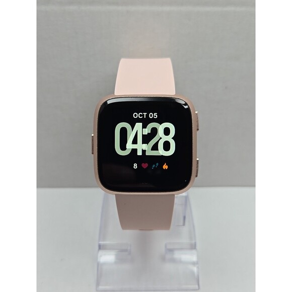 Fitbit Versa FB504 Smartwatch Fitness Heart Rate Bluetooth Activity W/ Charger - Picture 1 of 11
